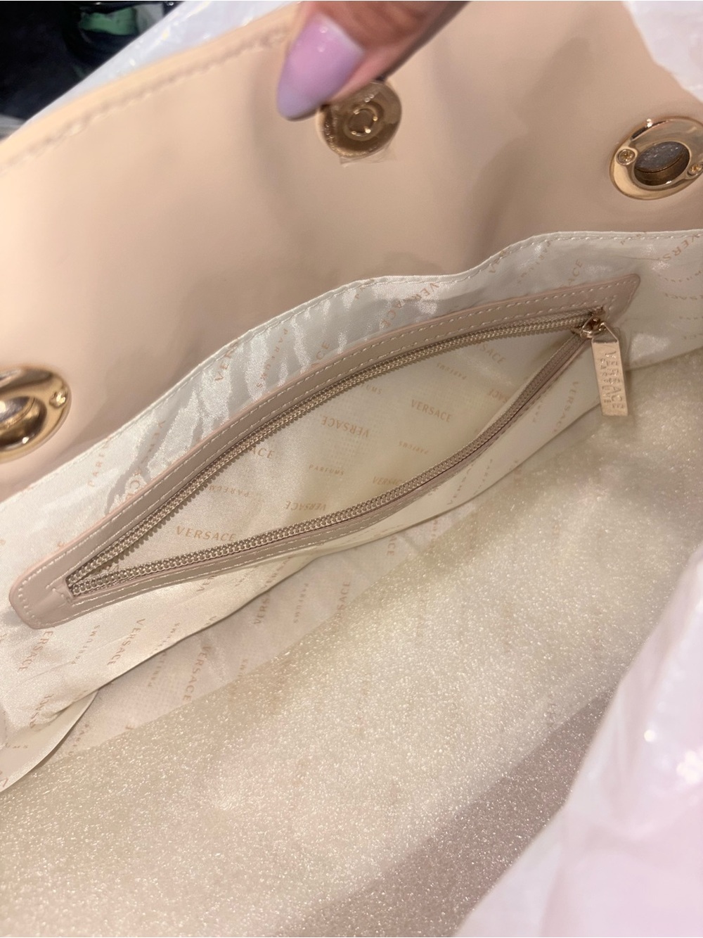 Versace Cream Logo-Print Shoulder Bag with Gold-Tone Hardware - Picture 4 of 7